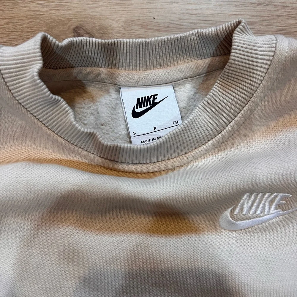 Nike Cream Youth Crew Neck Sweatshirt - Size Small - Picture 4 of 4